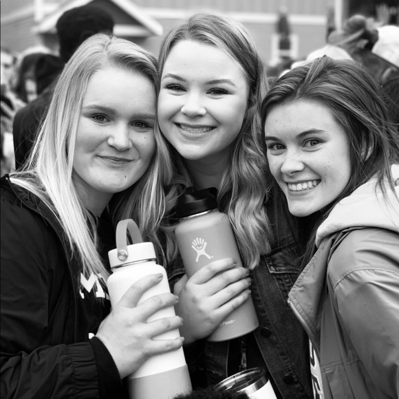 Profile Picture of Emma Woulfe (@emmawoulfee) on Poshmark