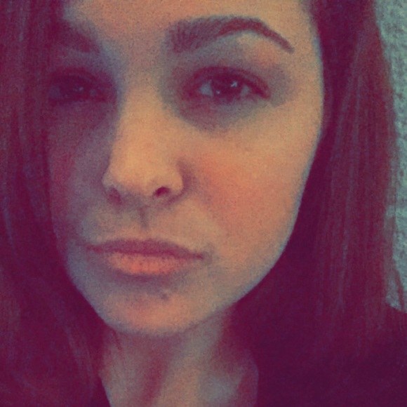 Profile Picture of Allison Sollis (@alsollis) on Poshmark