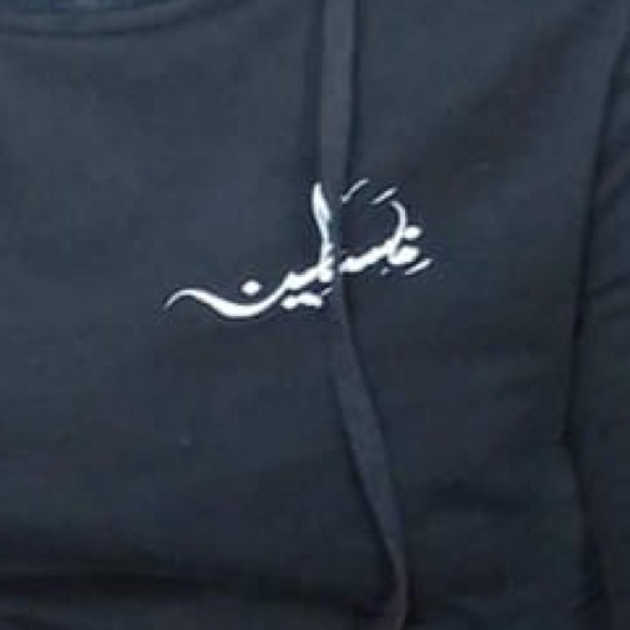 Profile Picture of Alex Shen (@altxegxat) on Poshmark