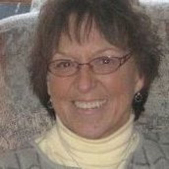 Profile Picture of Donna Hornbecker (@dhorn582) on Poshmark