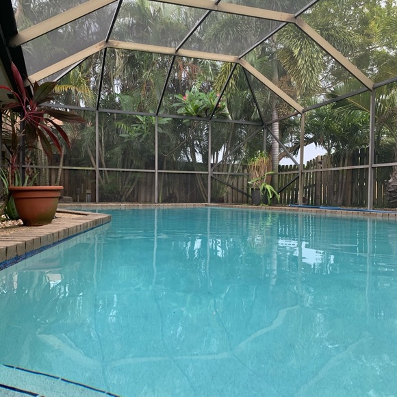 Profile Picture of Carter Bogush (@ctbogush) on Poshmark