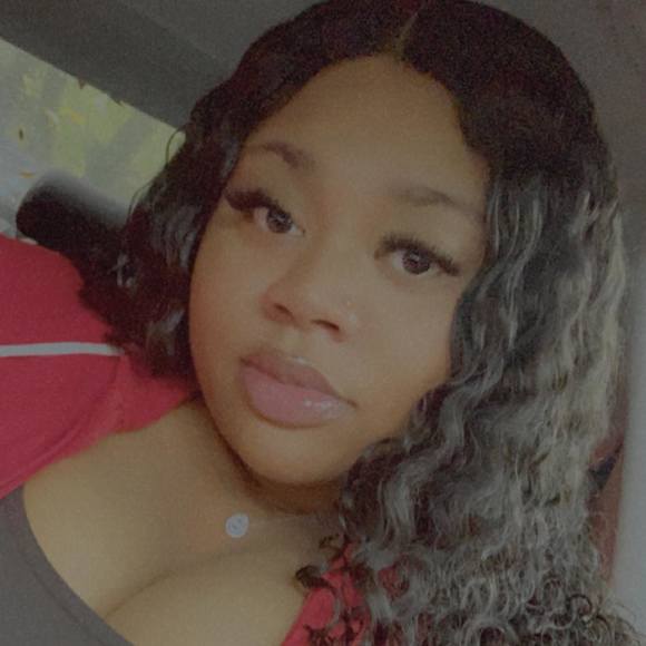 Profile Picture of Deandrea Rozell (@dee1027) on Poshmark