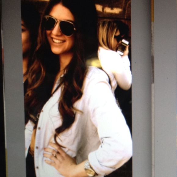 Profile Picture of Alex Detillo (@alexalee03) on Poshmark