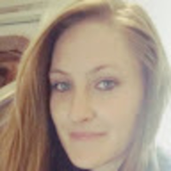 Profile Picture of Monita Shewolf (@benzobunny4u) on Poshmark