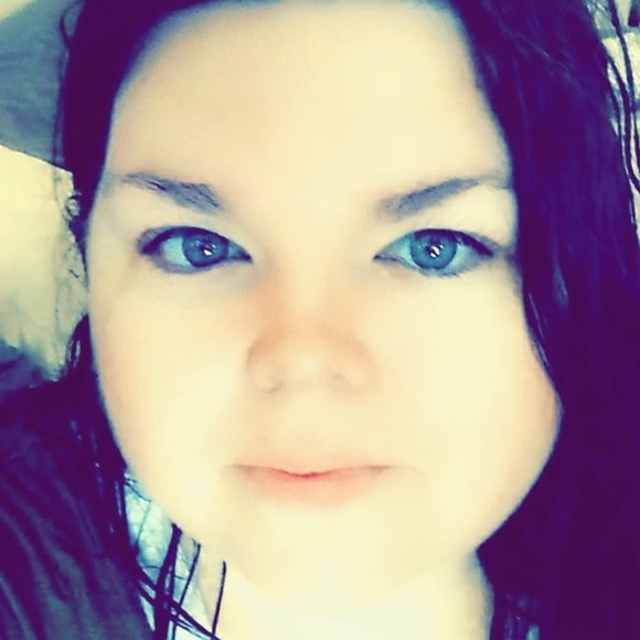 Profile Picture of Jessi Mitchell (@flowerjes1) on Poshmark