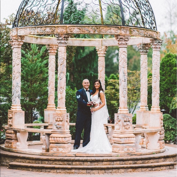 Profile Picture of Christina Degulis (@tinamarie1133) on Poshmark