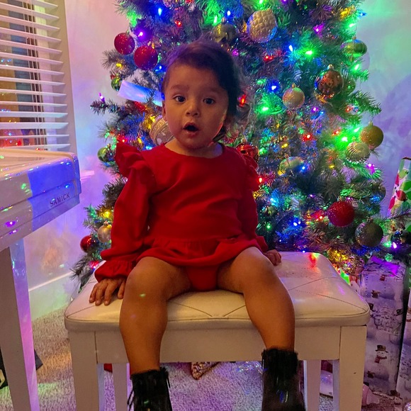 Profile Picture of Itzel Solis (@itzelvivar) on Poshmark