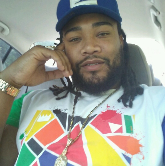 Profile Picture of Nathaniel Gilliam (@corthia88) on Poshmark