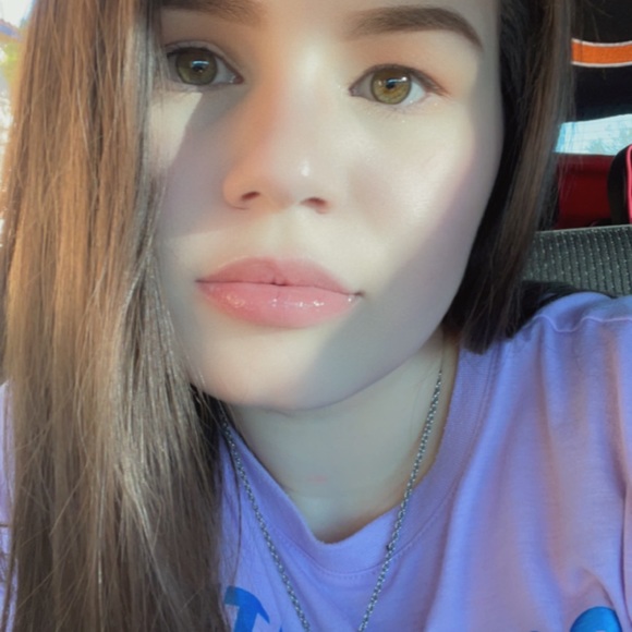 Profile Picture of Zoe Rojas (@rosaurio1) on Poshmark