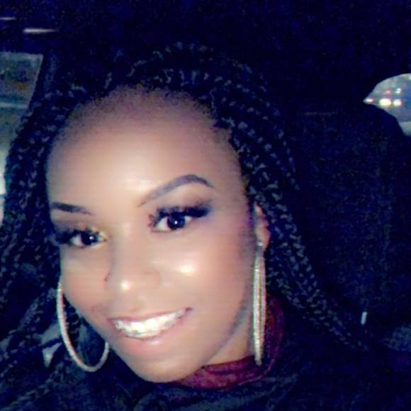 Profile Picture of Raynika Vann schaefer (@raynikav) on Poshmark