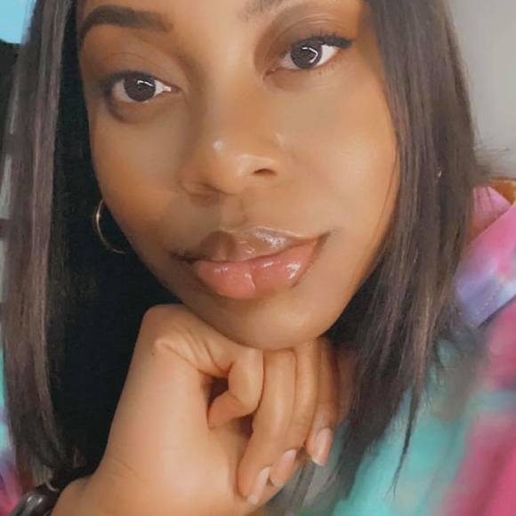 Profile Picture of Jasmyn Williams (@jwillz24) on Poshmark