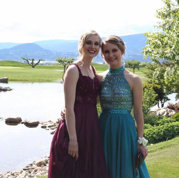 Marisa Aviani - Poshmark Profile Picture of Marisa Aviani (@maviani) on Poshmark