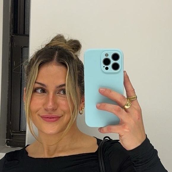 Profile Picture of Julia Endicott (@juliaendicott) on Poshmark