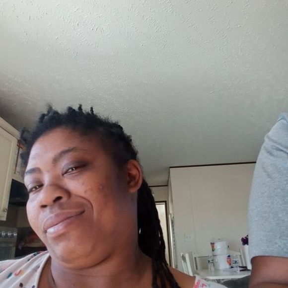 Profile Picture of Edith Watson (@fashondawatson) on Poshmark