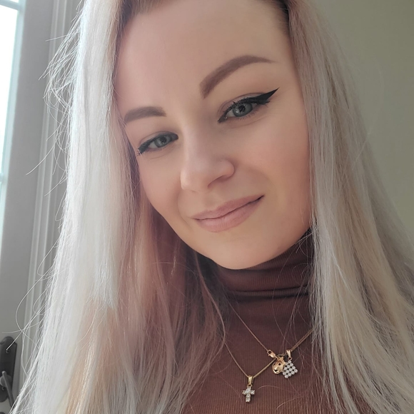 Profile Picture of Olga Mihaila (@olicikaolea) on Poshmark