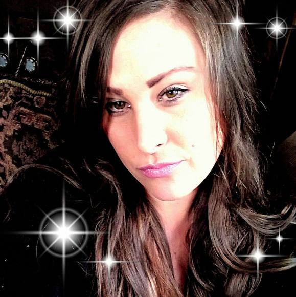 Profile Picture of Allison Stringer (@alliencharlie) on Poshmark