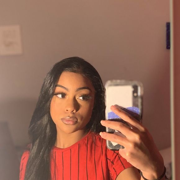 Profile Picture of Amara Williams (@amaramw) on Poshmark