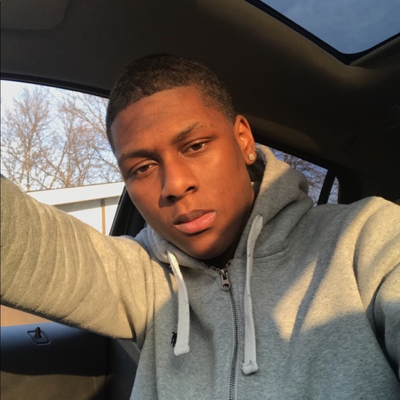 Profile Picture of Jay Gillery (@jayysav) on Poshmark