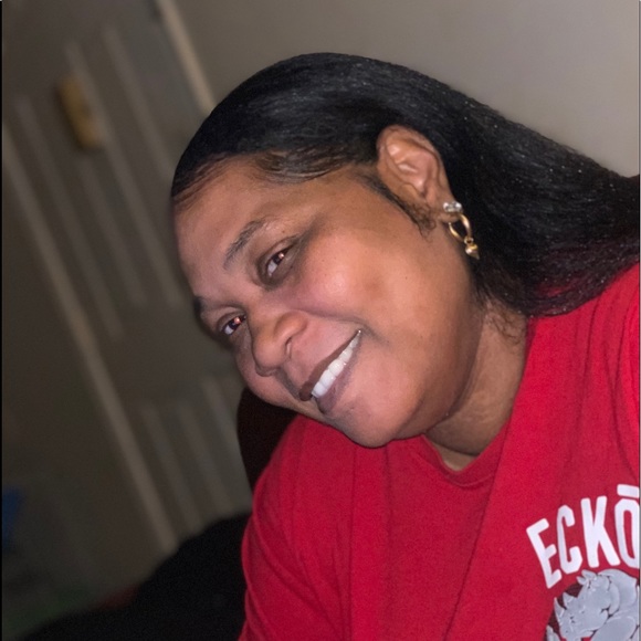 Profile Picture of Ora Jones (@ora_jones) on Poshmark
