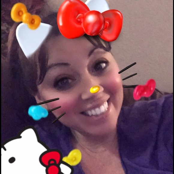 Profile Picture of Krystal Melendez (@pnky2121) on Poshmark