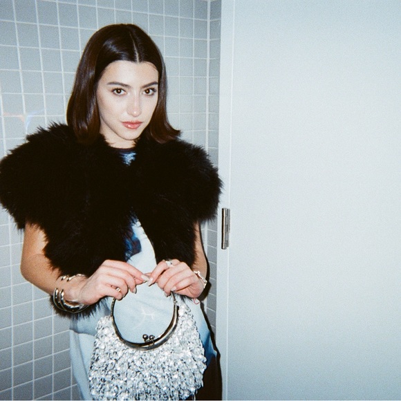 Profile Picture of Bianca Fernandez (@biancasappleid) on Poshmark