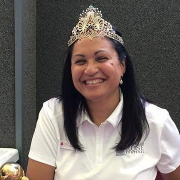 Profile Picture of Leslie Goodlow (@lesliegoodlow) on Poshmark