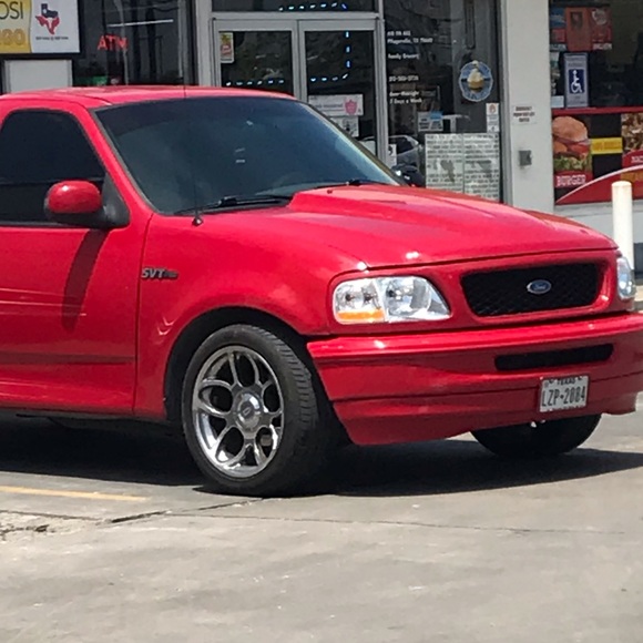 Profile Picture of Irving Sanchez (@irvingsanche_) on Poshmark