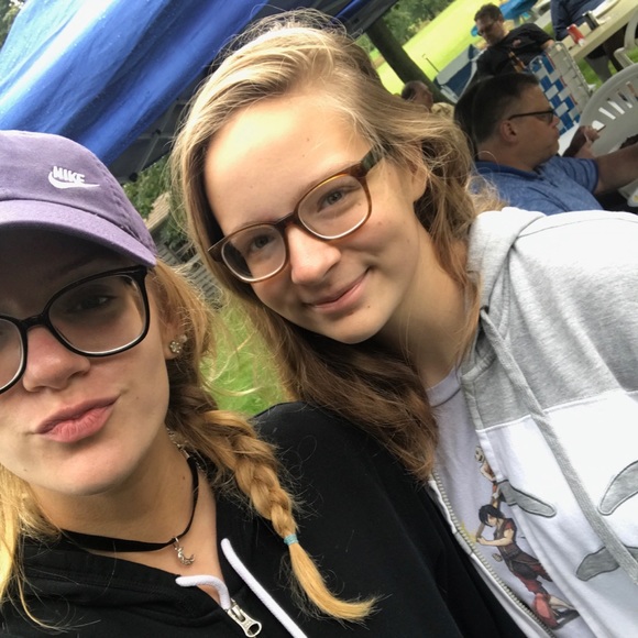 Profile Picture of Grace Borrelli (@grace_2235) on Poshmark