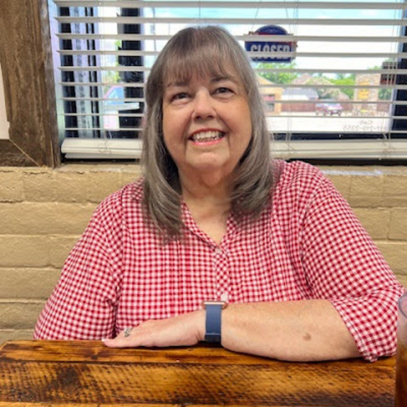 Profile Picture of Donna Hull (@donnahull1114) on Poshmark