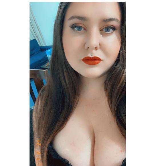 Profile Picture of Crystal rose Munro (@crystalrose814) on Poshmark