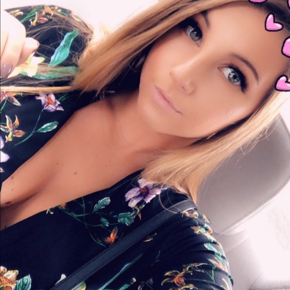 Profile Picture of Breanne Memmolo (@breememmolo) on Poshmark