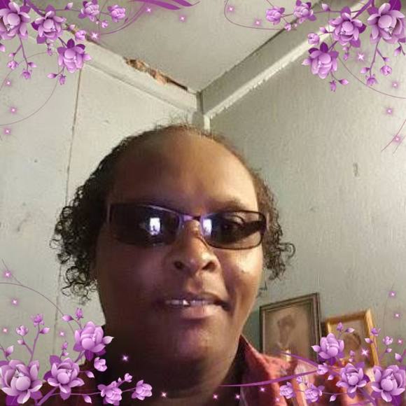 Profile Picture of Addie Walker (@addieruth00) on Poshmark