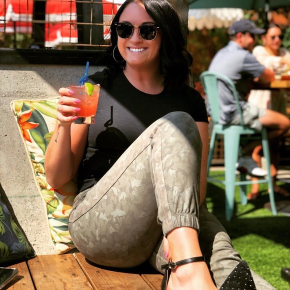 Profile Picture of Alexandra Carsonie (@acarsonie) on Poshmark