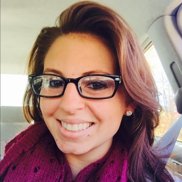 Profile Picture of Christina Schaufler (@spreadyourwings) on Poshmark