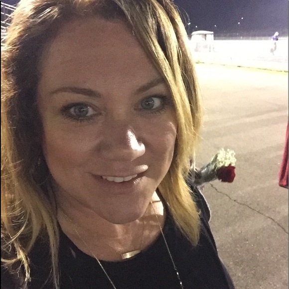 Profile Picture of Melissa Caparella (@melcap5) on Poshmark