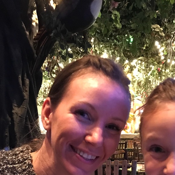 Sarah Stenquist - Poshmark Profile Picture of Sarah Stenquist (@sarah13179) on Poshmark