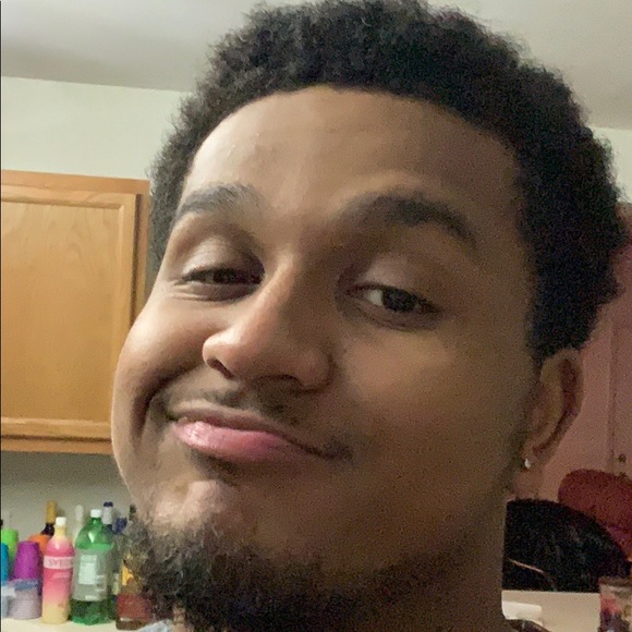 Profile Picture of Bailee Shumpert (@skippue) on Poshmark