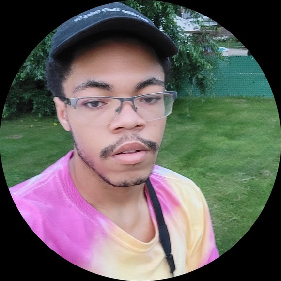 Profile Picture of Zealous Pigeon (@zberpigeion) on Poshmark