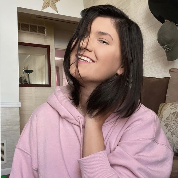 Profile Picture of Kayleigh Fetherston (@kmfetherston1) on Poshmark