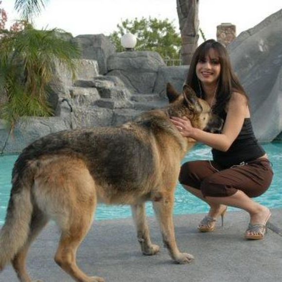 Profile Picture of Daniela Marta (@askhns3) on Poshmark