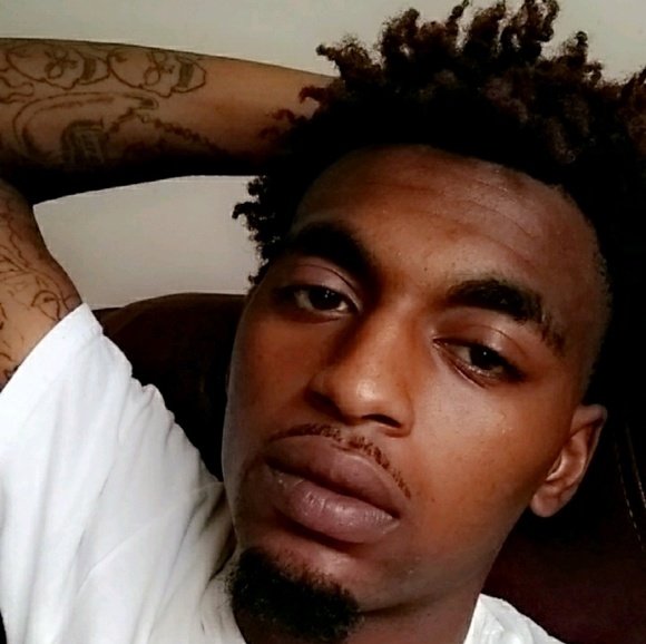 Profile Picture of Kenabion Debruce (@ninosanchez92) on Poshmark