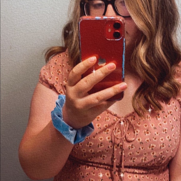Profile Picture of Lena Stoops (@lenamaexoxo) on Poshmark