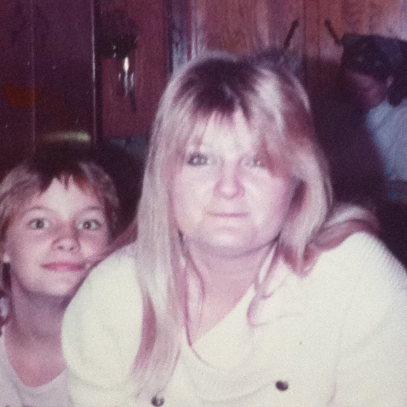 Profile Picture of Bobbie Barton (@bobbiebarton) on Poshmark