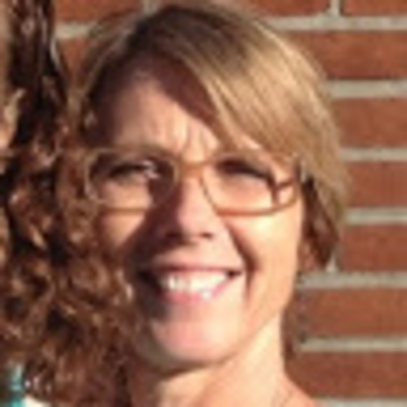 Profile Picture of Lori Petrich (@loripetrich) on Poshmark