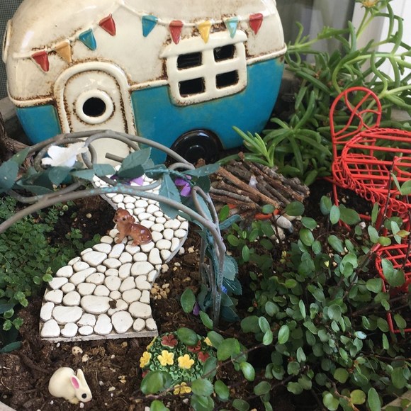 Profile Picture of Laura Deerwester (@lauradeerwester) on Poshmark