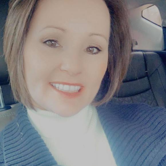 Profile Picture of Leanne Walsh (@leannewalsh716) on Poshmark