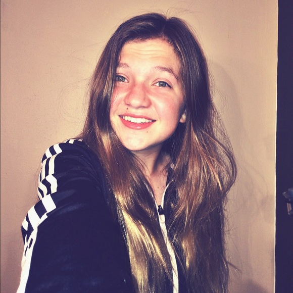 Profile Picture of Kylie Pregill (@kyliie_19) on Poshmark