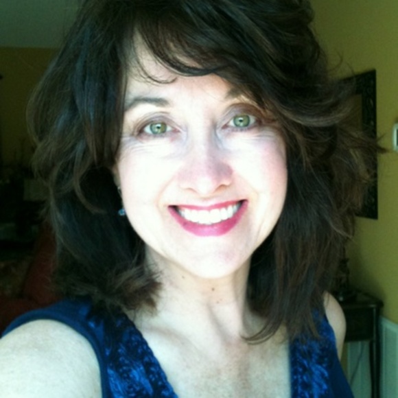 Profile Picture of Hildred Simmons (@bosen) on Poshmark