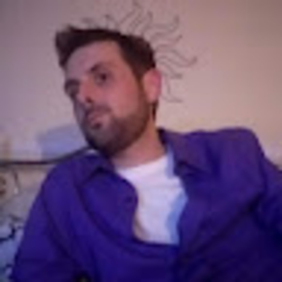 Profile Picture of Richard Schultz (@scottschltz13) on Poshmark