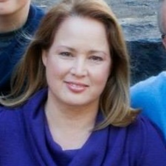 Profile Picture of Tamara Deverell (@tedeverell) on Poshmark